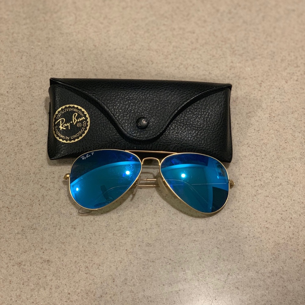 Ray ban polarized aviators.